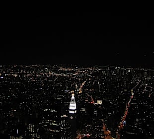 Aussicht aufs nächtliche Lichtermeer