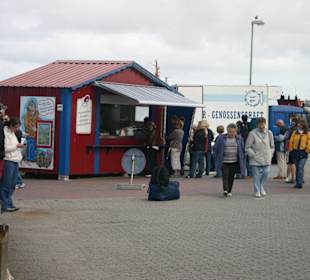 Fischbude im Hafen Neuharlingersiel