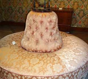 Rundgang durch die Räume des Wasserschlosses