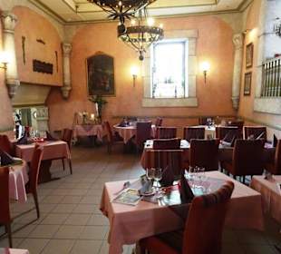 Die Gasträume des Restaurants Comte Godefroy