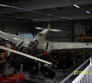 Flügzeug unter dem Dach