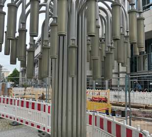 Der Schneckenbrunnen hinter dem Allee-Center