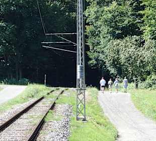 Weg neben den Gleisen