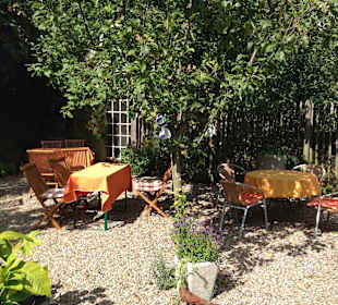 Außenbereich mit Sitzgelegenheiten