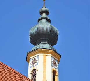 Der Turm der Pfarrkirche St. Nikolaus