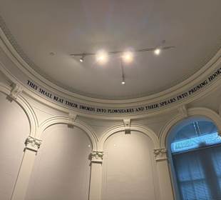 Sie werden ihre Schwerter zu Pflugscharen 