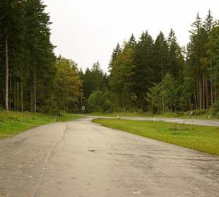 Parkplatz gleich nach dem Pass