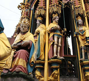 Figuren im Schönen Brunnen