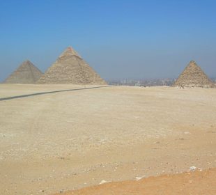 Panorama Pyramiden