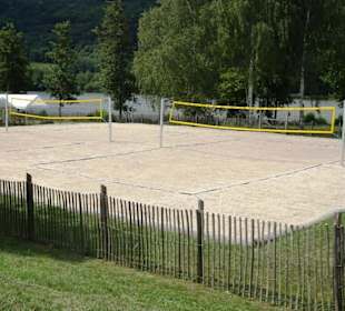 Beach-Volleyball-Feld am See