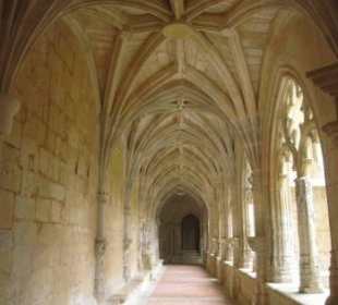 Blick längs des Kreuzgangs