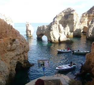 Ausflugsboote in die Grotten von Lagos