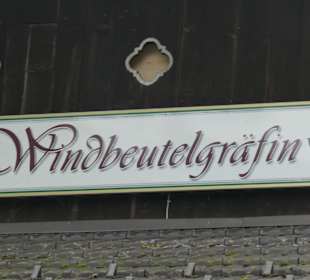 Beim Café Windbeutelgräfin in Ruhpolding