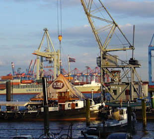 Am Museumshafen Övel Gönne