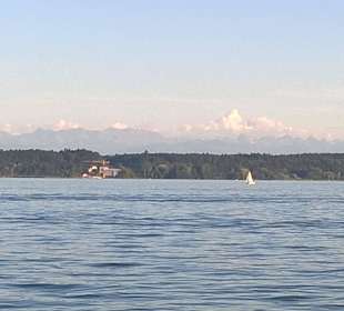 Der Bielersee und im Hintergrund die Berner Alpen