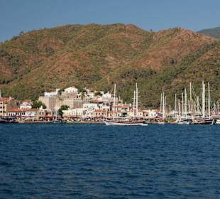 Zamek i nabrzeże w Marmaris 