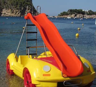 Tretbootfahren in der Bucht von Port de Sant Miguel