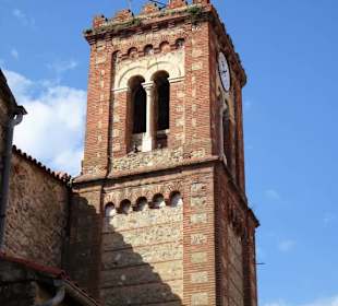 Der Glockenturm der Kirche Sainte-Marie du Boulou