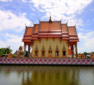 Ein weiterer Tempel der Anlage, am See
