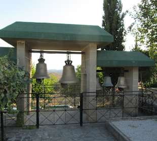 Glocken Klostergelände Moni Thari