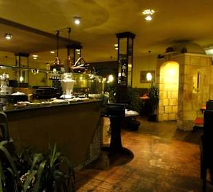 Blick in das abendliche Restaurant