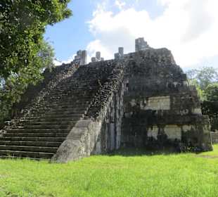 Spaziergang auf dem Ruinengelände