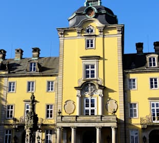 Der Haupteingang zum Schloss
