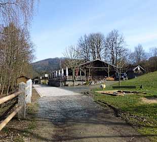 Gastätte und am See