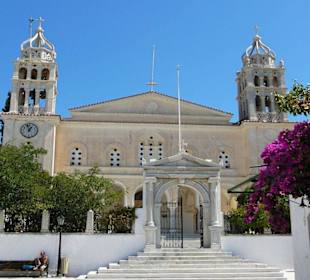 Lefkes - Hauptkirche Ag. Triada