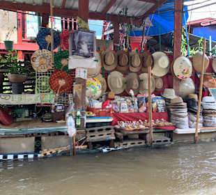 Am Floating Market 