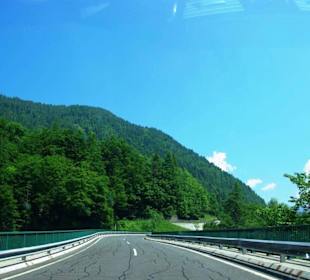 Neubau der Strasse, dort rechts mal Parken Aussicht