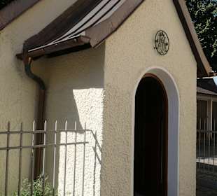 Die kleine Lourdes-Kapelle am Maxplatz