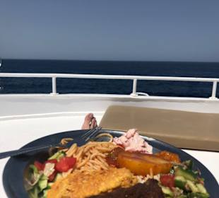 Essen auf dem Sonnendeck