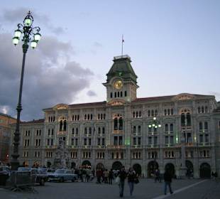 Piazza Unità quasi al tramonto