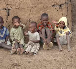 Kinder der Massai