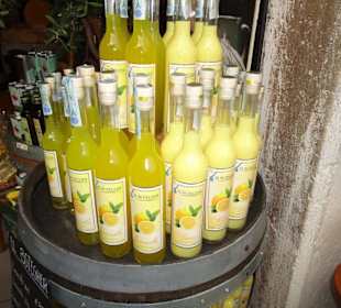 Limoncello im Feinkost El Botegher