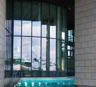 Vom Rheinufer her gesehen