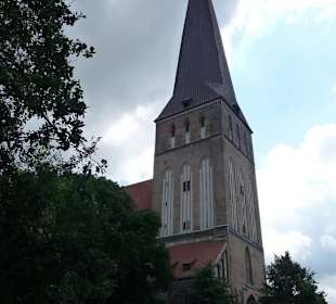 Der von Weiten sichtbare Kirchturm