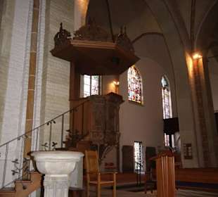 Taufe und Kanzel