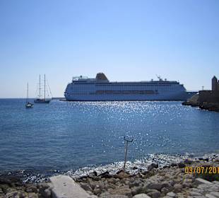 Blick auf Kreuzfahrtanleger.