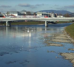 Die Salzburger Eisenbahnbrücke an der Salzach