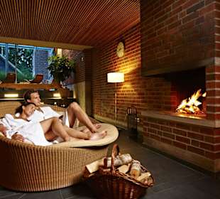 Ruhebereich mit Kamin