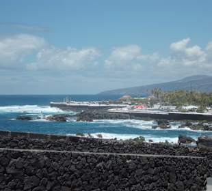 Aquapark in Puerto De La Cruz im Hintergrund
