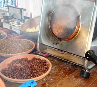 Nussröster auf dem Weihnachtsmarkt Mitwitz