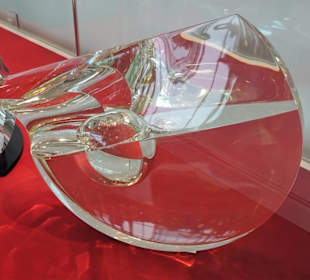 Exponate des Museums für Modernes Glas