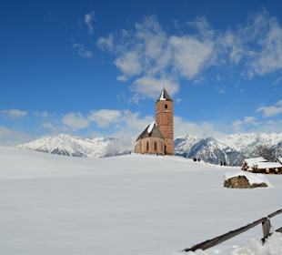 St. Kathrein Kirche in Hafling im Winter