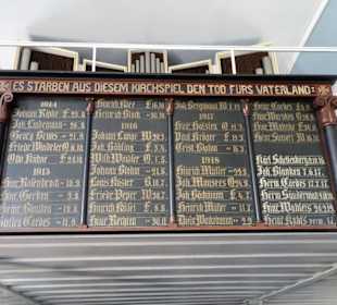 Erinnerung an die Kriegtoten in der Kirche