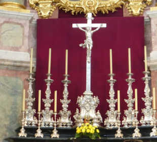 Die katholische Hofkirche – Innenansicht