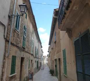 Spaziergang durch die Altstadt von Alcudia