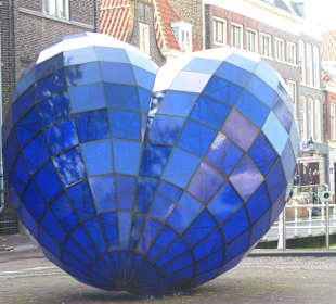 Sehenswerte Deko vor der Kirche